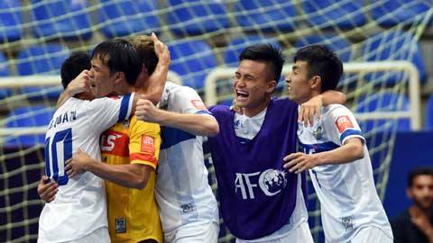 Thái Sơn Nam ăn mừng bàn thắng trước CLB của Qatar 