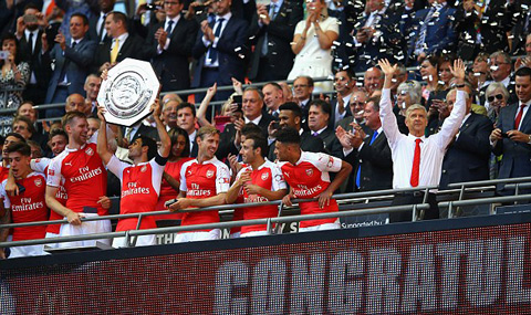 Arsenal vô địch Community Shield trước ánh mắt phẫn nộ của Mourinho