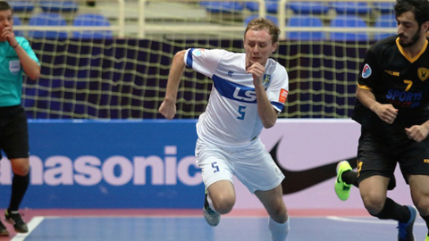 Dù dừng chân ở bán kết, nhưng Thái Sơn Nam (áo trắng) đã làm nên lịch sử cho futsal Việt Nam.
