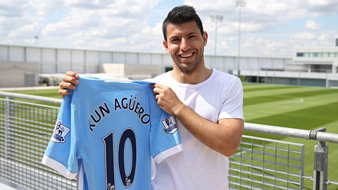 Aguero hạnh phúc với chiếc áo số 10
