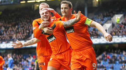 01h45 ngày 12/8, Dundee United vs Dundee: Chủ nhà trọn niềm vui