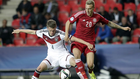 U21 Đức (trái) vừa có một màn trình diễn kém cỏi ở giải U21 châu Âu
