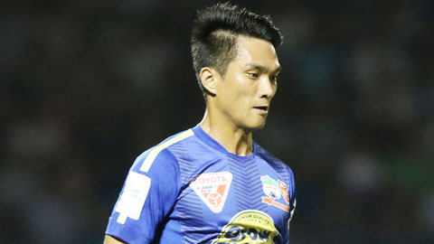 Tiền đạo Lê Hoàng Thiên