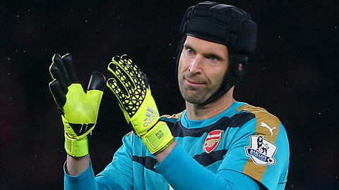 Petr Cech thi đấu xuất sắc với 8 tình huống cứu thua xuất sắc