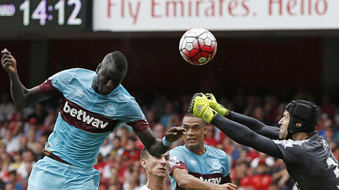 Arsenal mới chỉ giành được 1 điểm trên sân nhà sau 2 trận ở mùa giải 2015/16