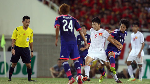 Trọng tài Pechsri tại giải U19 Đông Nam Á 2014