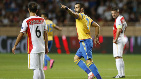 Negredo ăn mừng thành công của Valencia