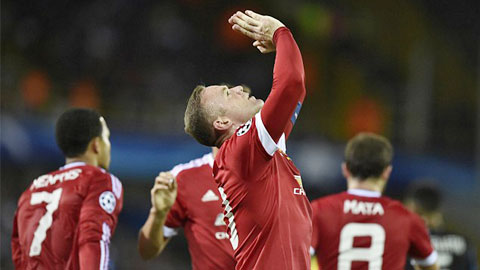 Rooney ăn mừng cú hat-trick vào lưới Brugge
