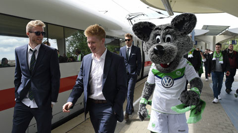 Tới Man City, De Bruyne (giữa) sẽ trở thành bản hợp đồng đắt giá nhất lịch sử CLB này