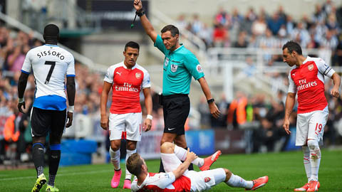 Newcastle chủ động đá rắn với Arsenal