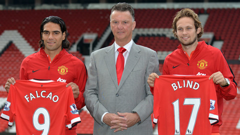 Ngày chót Hè năm ngoái, Van Gaal đem về cùng lúc Falcao và Blind