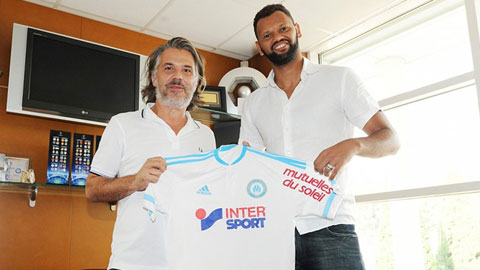 Rolando (phải) sẽ là sự tăng cường cực kỳ chất lượng cho Marseille mùa này