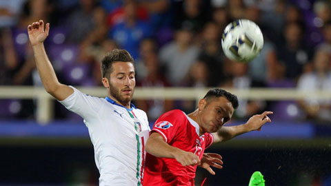 Bertolacci (trái) vừa dính chấn thương trong trận Italia thắng Malta hôm giữa tuần