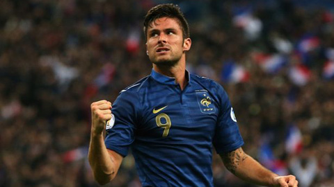 Giroud bị chỉ trích với màn trình diễn tệ hại đêm qua