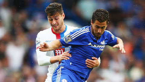Hazard (áo xanh) đang chưa thực sự vào phom