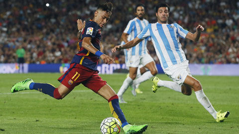 Neymar (trái) chỉ có đúng 2 cú sút về phía khung thành Malaga ở vòng 2 La Liga vừa qua
