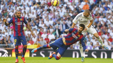 HLV Enrique sẽ mất Alves, Pique và nhiều hậu vệ khác ở trận gặp Atletico cuối tuần này