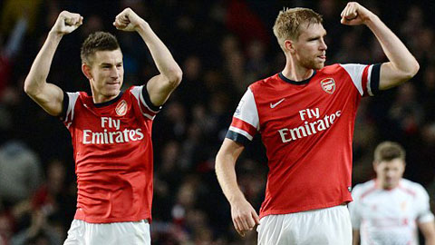 Koscielny (trái) luôn chơi rất ăn ý với Mertesacker