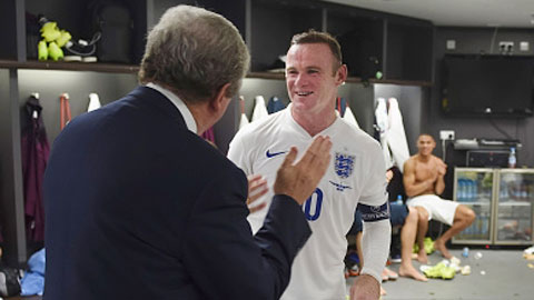 Roy Hodgson khuyến khích Rooney nói một vài câu để tạo cảm hứng cho đồng đội