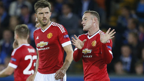 Rooney (phải) chưa rõ khi nào sẽ trở lại