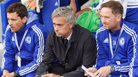 Mourinho đang bị rất nhiều vấn đề bủa vây