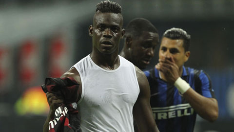 Balotelli đã chơi tuyệt hay trong 30 phút cuối vào sân từ ghế dự bị ở trận derby Milan