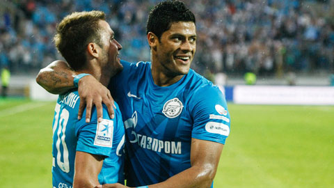 Hulk (phải) lập cú đúp, góp công lớn giúp Zenit đánh bại chủ nhà Valencia