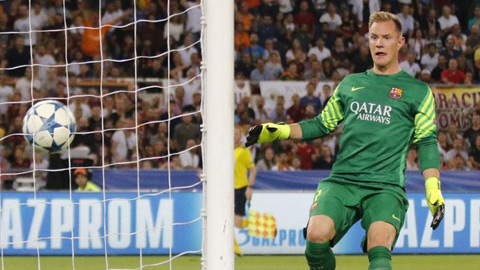 Thủ môn Ter Stegen sững sờ vì bàn thua của đội nhà
