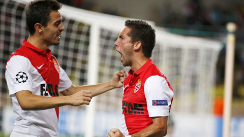 Moutinho (phải) cùng đồng đội sẽ có chiến thắng đầu tiên tại sân nhà mùa này