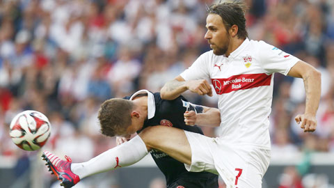 Stuttgart (áo trắng) khó thoát khỏi thất bại thứ 5 liên tiếp ở Bundesliga mùa này