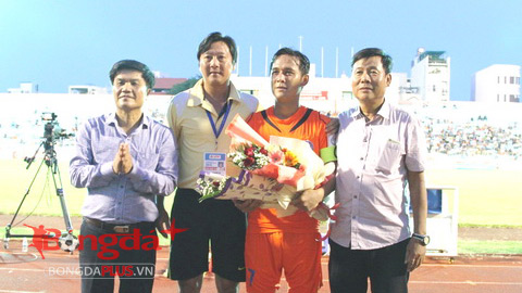 Minh Phương trong buổi chia tay sự nghiệp quần đùi, áo số - Ảnh: Lê Hải