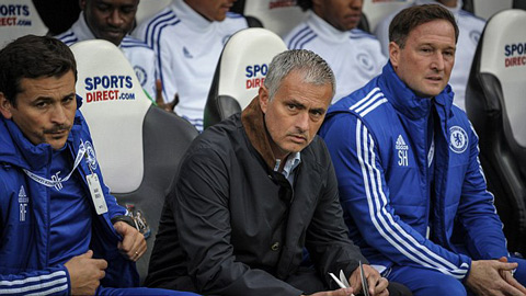 Chelsea của Mourinho tiếp tục chìm trong khủng hoảng