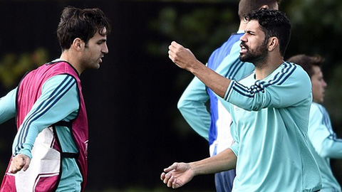 Diego Costa (phải) trong buổi tập trước trận gặp Porto