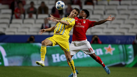 Dù mới thành lập năm 2009, nhưng FC Astana (áo sáng) đã lập kỳ tích góp mặt vào vòng bảng Champions League mùa này