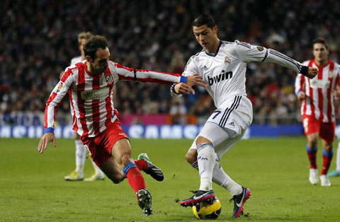 Ronaldo (áo trắng) đã tịt ngòi ở 5/6 trận tại La Liga mùa này
