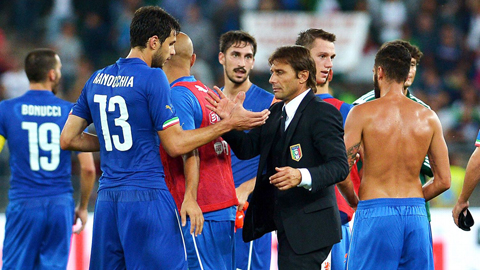 HLV Conte chưa cảm thấy tương lai được đảm bảo, dù vừa hoàn tất mục tiêu đưa ĐT Italia vượt qua vòng loại EURO 2016