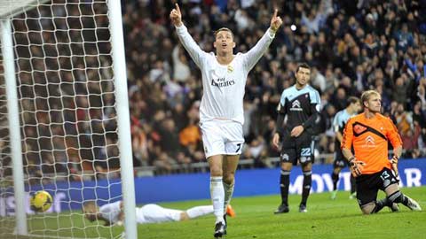 Real Madrid (áo trắng) đủ sức bỏ túi 3 điểm dù phải hành quân đến sân của Celta Vigo