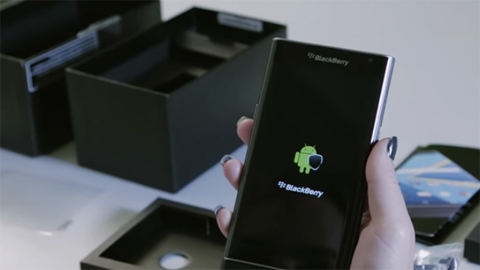 Đập hộp BlackBerry Priv trước khi mở bán Đập hộp BlackBerry Priv trước khi mở bán
