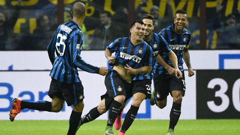 Những thay đổi bất ngờ trong đội hình đã giúp Inter làm Roma bị bất ngờ