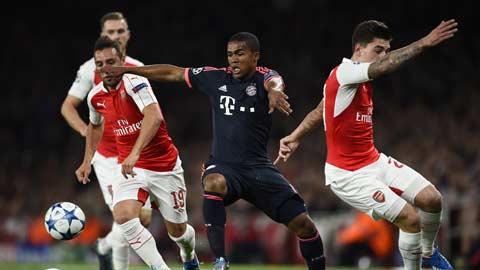 Bayern (áo sẫm) sẽ không mắc sai lầm trong lần gặp lại Arsenal đêm nay