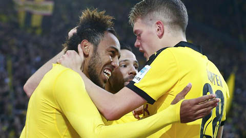 Dortmund 3-2 Schalke: Sắc vàng phủ vùng Ruhr Dortmund 3-2 Schalke: Sắc vàng phủ vùng Ruhr