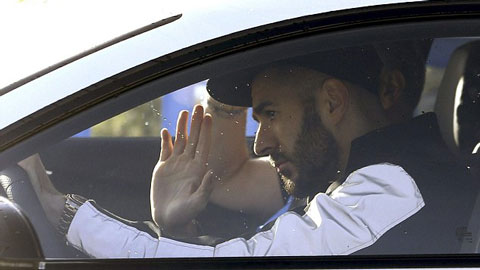 Benzema được chứng minh không tống tiền, trở lại tập luyện cùng Real Madrid Benzema được chứng minh không tống tiền, trở lại tập luyện cùng Real Madrid