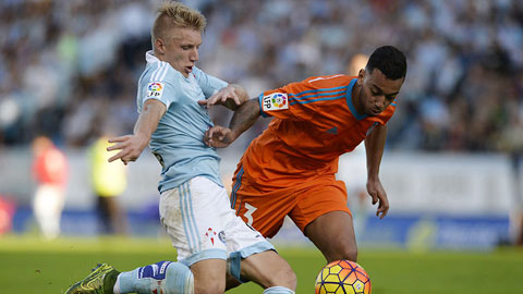 Celta Vigo (trái) với lối chơi tấn công vô tư đã bị Valencia phản công và vùi dập tới 5-1