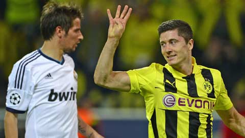 2 năm trước, khi còn khoác áo Dortmund, Lewandowski từng ghi 4 bàn vào lưới Real