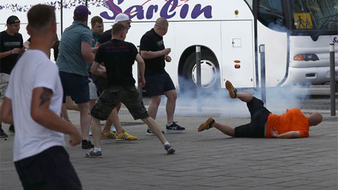 Hooligan Anh lại quậy tưng bừng ở EURO 2016 Hooligan Anh lại quậy tưng bừng ở EURO 2016