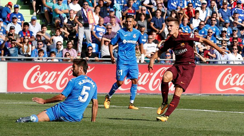 Denis gỡ hòa cho Barca