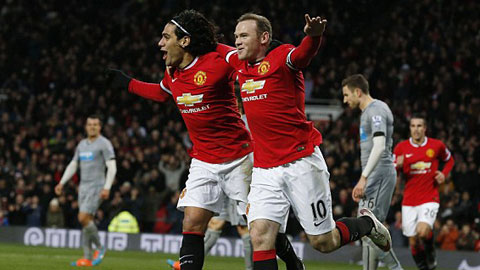 Rooney tỏa sáng với cú đúp bàn thắng