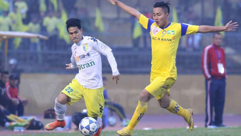 Tiền đạo Tuấn Tài (phải) đã có bàn thắng đầu tiên cho SLNA ở mùa này và anh đang quyết tâm sẽ thi đấu bùng nổ trước HA.GL