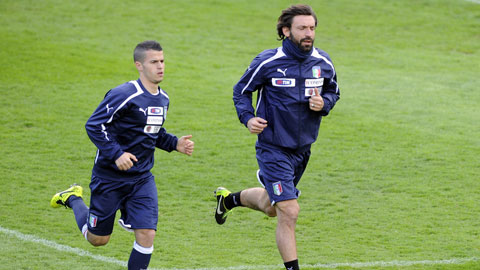 Giovinco và Pirlo (phải), 2 trong số 8 cầu thủ Italia thi đấu ở nước ngoài được triệu tập lần này