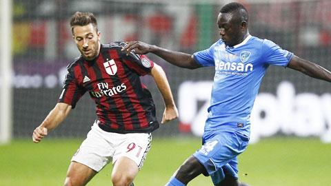 Bertolacci (trái) tốn của Milan tới 20 triệu euro song chơi rất tệ 